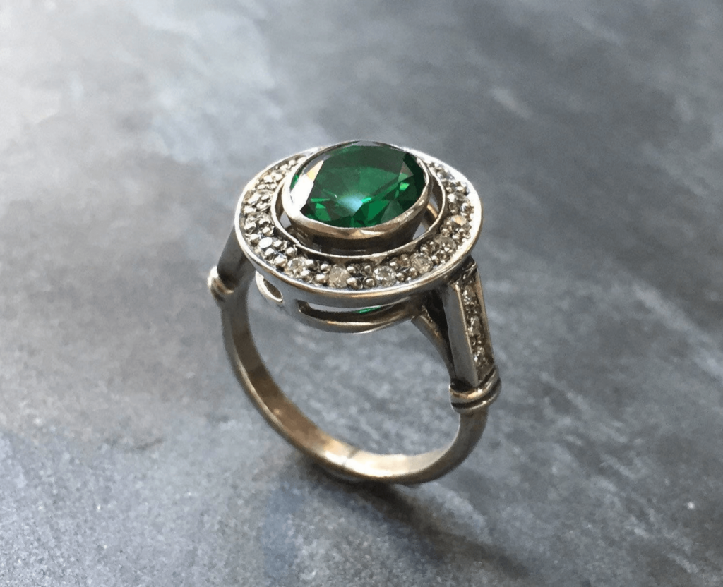 Antique rings green gem stone